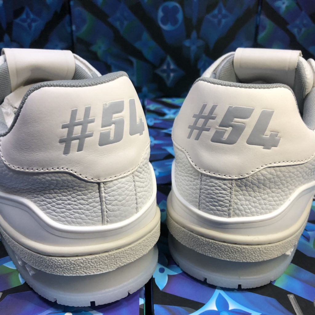 L*V SNEAKER
